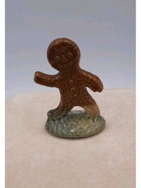Wade Tea Rose Nursery Rhymes Gingerbread Man Figurine Porcelain Vintage England